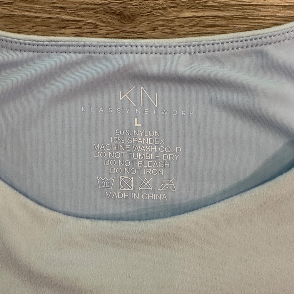 Klassy Network T-Shirt Brami (Crop) Light Blue, Size Large - Picture 3 of 7